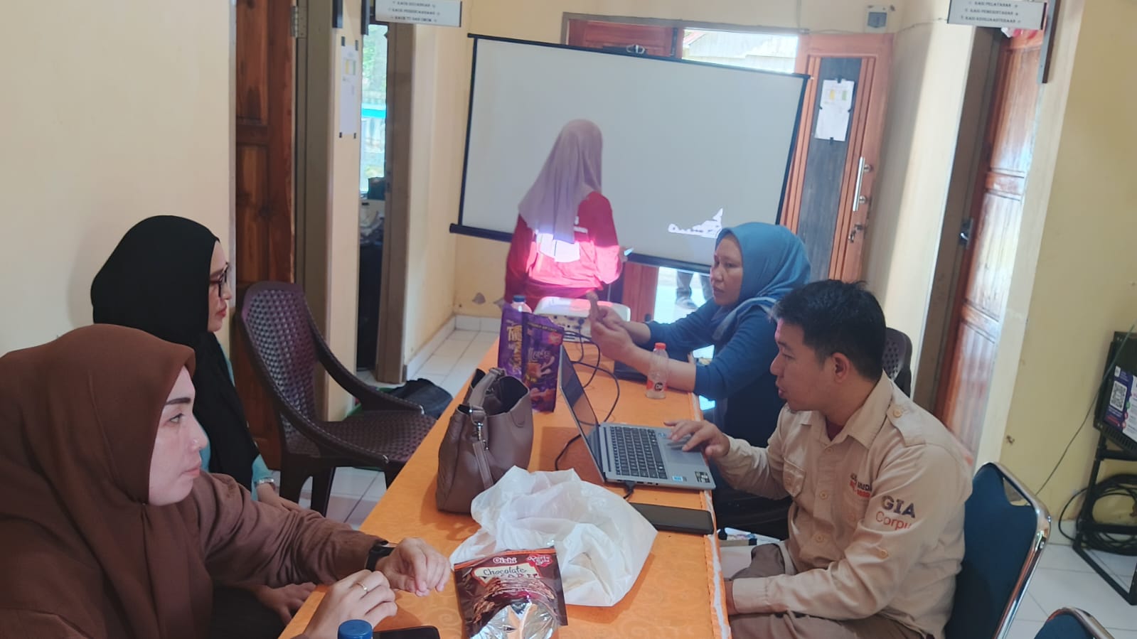 Menuju Tata Kelola yang Bersih: Pendampingan Desa Antikorupsi di Desa Waworaha